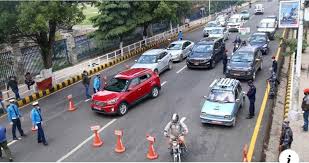 चर्को भाडा लिएर यात्रु बोक्ने १६ निजी सवारीसाधन ट्राफिक प्रहरीको नियन्त्रणमा