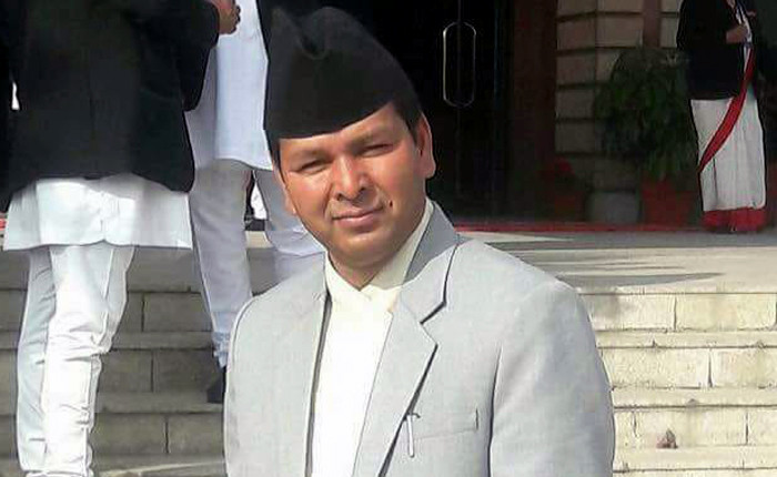 बसको ठक्करबाट सांसद रसाइली घाइते