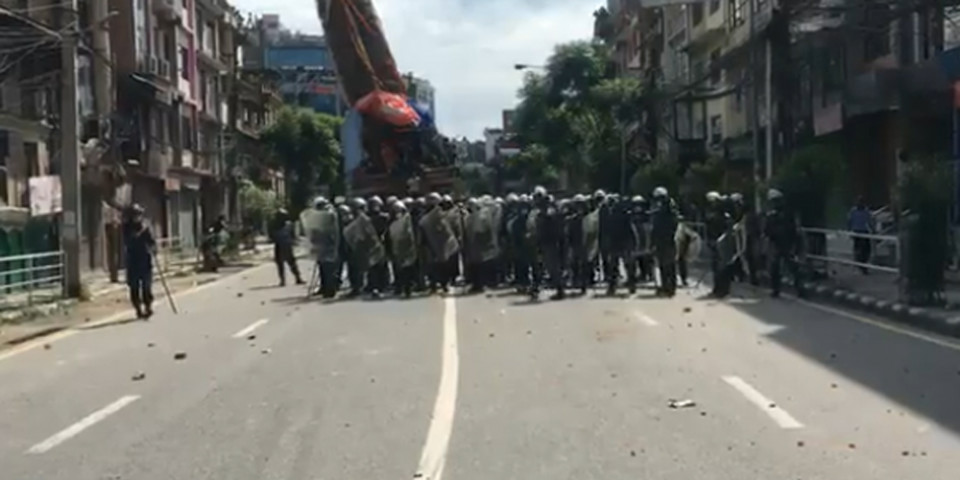 रातो मच्छिन्द्रनाथको रथ तान्ने क्रममा झडप