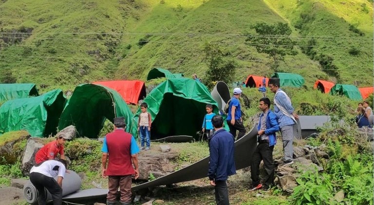पहिरोको उच्च जोखिममा रहेका  कोप्चेपानीका २३ ३ घरलाई स्थानान्तरण गरियो