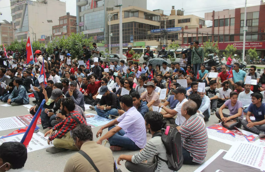 अनशनरत डा. केसीको पक्षमा माइतीघरमा प्रदर्शन