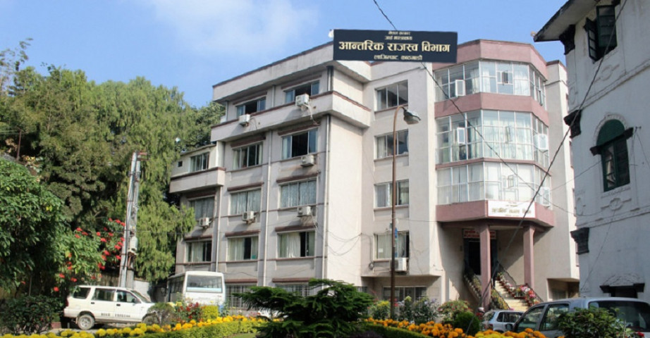 बियरको बोतलको सट्टा कार्टुनमा अन्त:शुल्क स्टिकर टाँस्ने सरकारको निर्णय