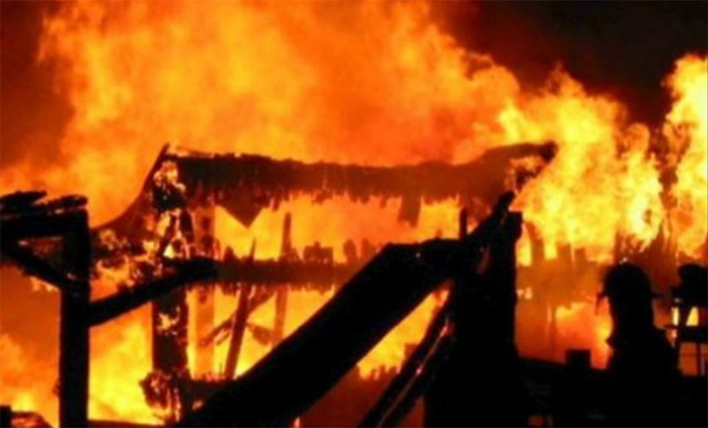 चार घण्टाको प्रयास पछि दमौलीको आगलागीमा नियन्त्रण, क्षतिको विवरण आउन बाँकी
