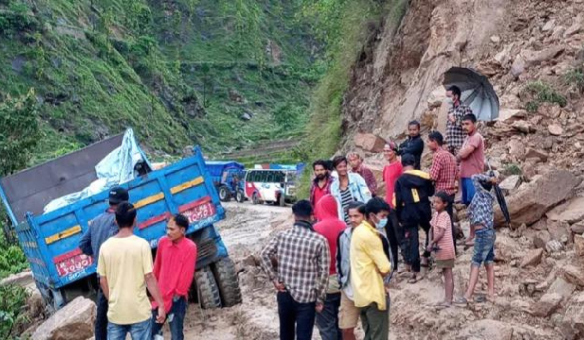 कर्णालीको लाफा सडकखण्ड एक सातादेखि बन्द