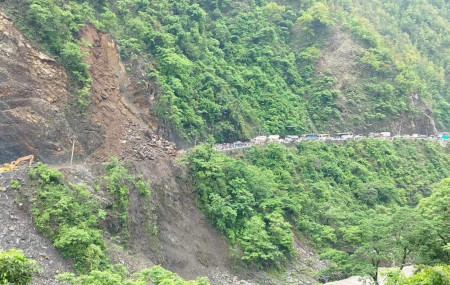 मुग्लिन–नारायणगढसहित देशका पाँच मुख्य राजमार्ग बन्द, १० वटा सडक एकतर्फी सञ्चालन