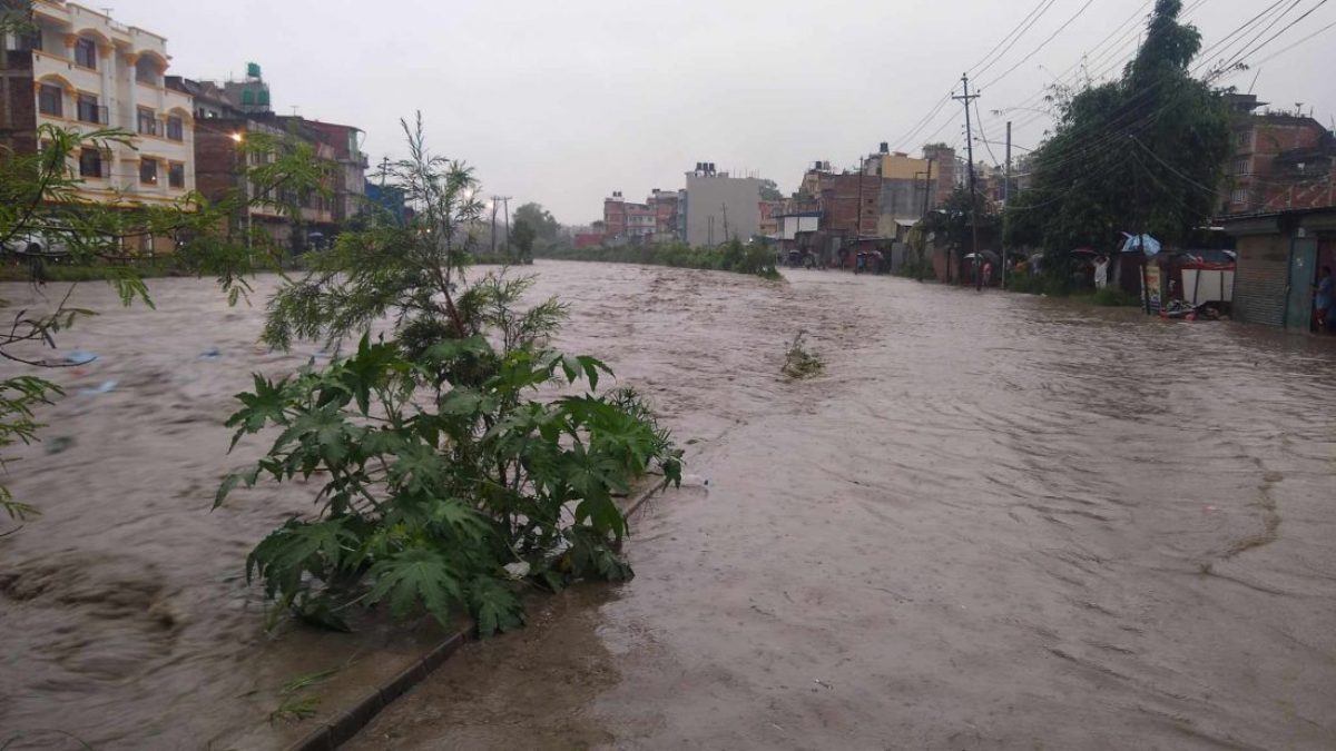 काठमाडौंमा भारी वर्षा : नदी किनारका बासिन्दालाई उच्च सतर्कता अपनाउन आग्रह