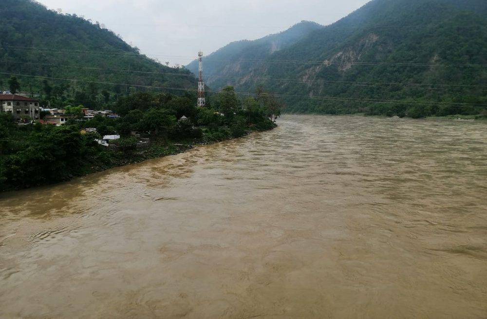 कर्णाली नदी बस्तीमा पस्ने जोखिम : उच्च सतर्कता अपनाउन आग्रह