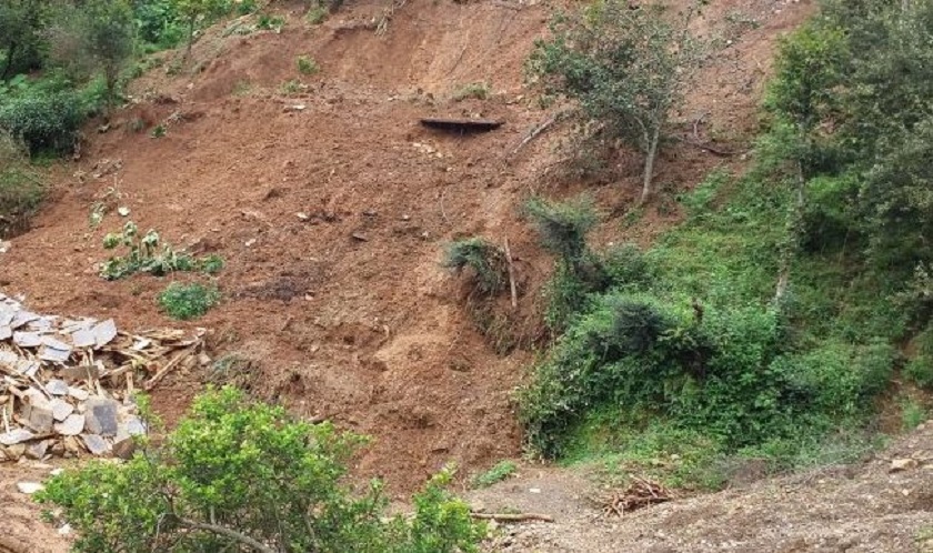 खानीखोलामा पहिरोले एकै परिवारका ६ जना पुरिए, एकको उद्धार