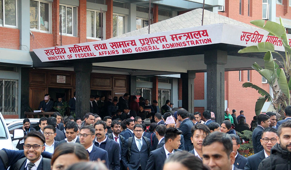 निजामती सेवा दिवसमा पुरस्कृत हुने यी हुन् ४० कर्मचारी (सूचीसहित)
