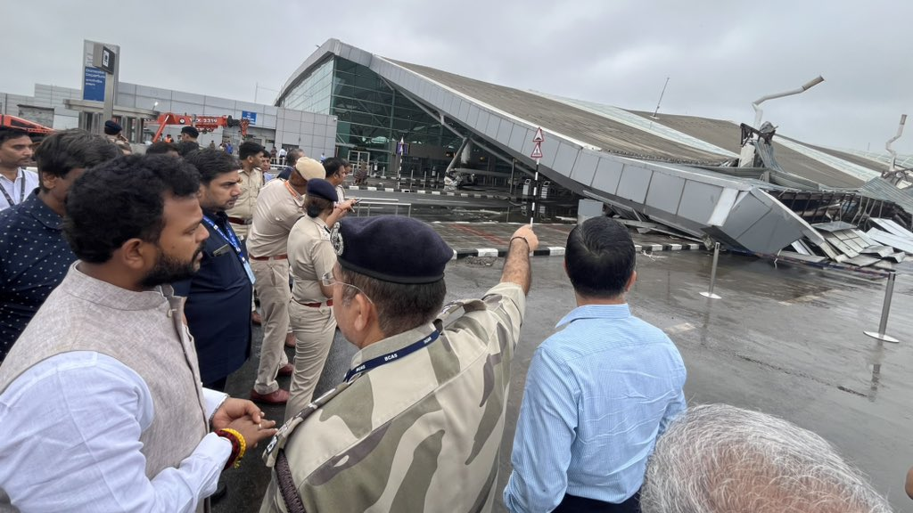 दिल्लीको अन्तर्राष्ट्रिय विमानस्थलमा टर्मिनल भवनको छत खस्यो, ६ जना घाइते