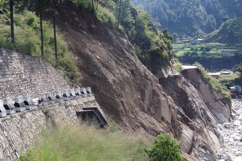 बीपी राजमार्गबाहेक सम्पूर्ण राजमार्ग तीन दिनभित्र सञ्चालन गर्ने सरकारको दाबी