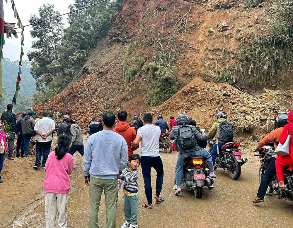 पहिरोले अवरूद्ध अरनिको राजमार्ग खुलाइयो