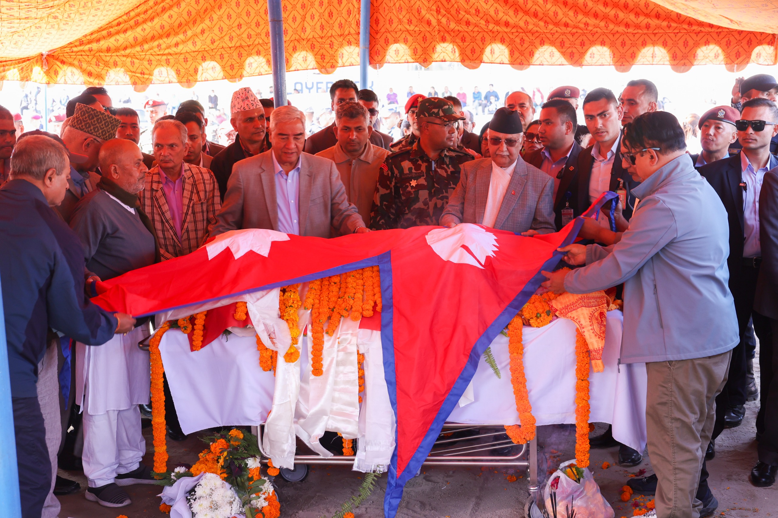 प्रधानन्त्री ओलीबाट पूर्व सभामुुख ढुुङ्गानालाई सम्मानसहित अन्तिम बिदाइ {तस्वीरहरु}