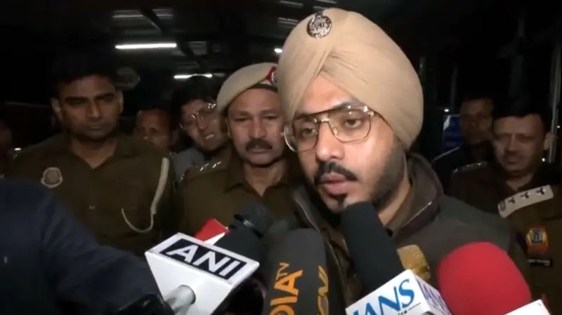 नयाँ दिल्ली रेलवे स्टेसनमा भागदौड, १५ जनाको मृत्यु