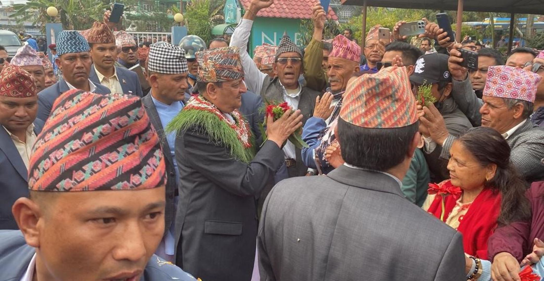 पूर्वराजा ज्ञानेन्द्र काठमाडौं प्रस्थान, पोखरामा बाजागाजासहित बिदाइ