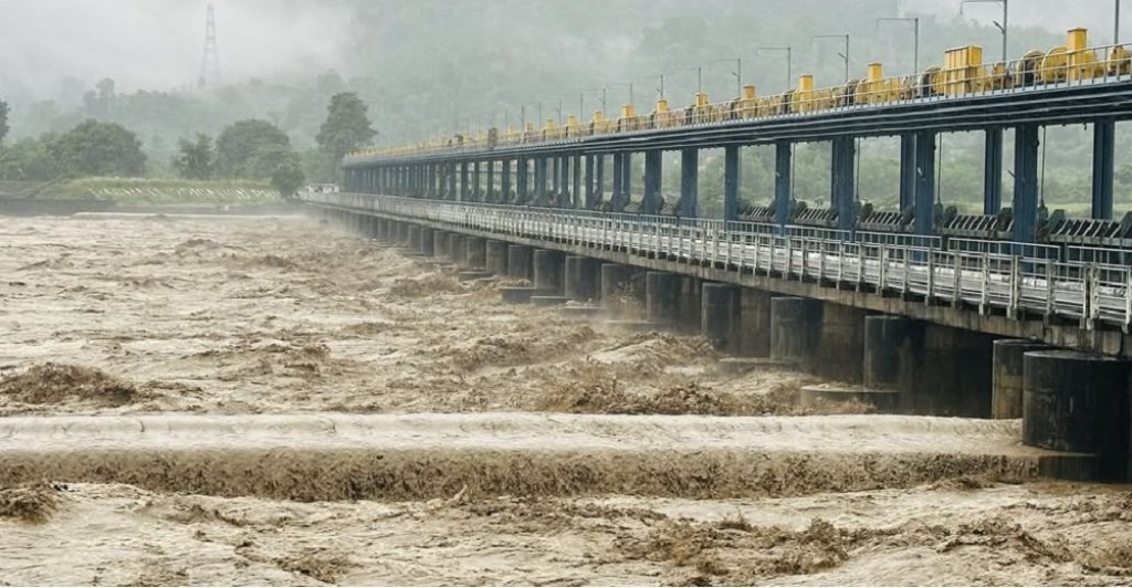 सर्लाहीमा उर्लियो बागमती, ३५ ढोका खोलियो