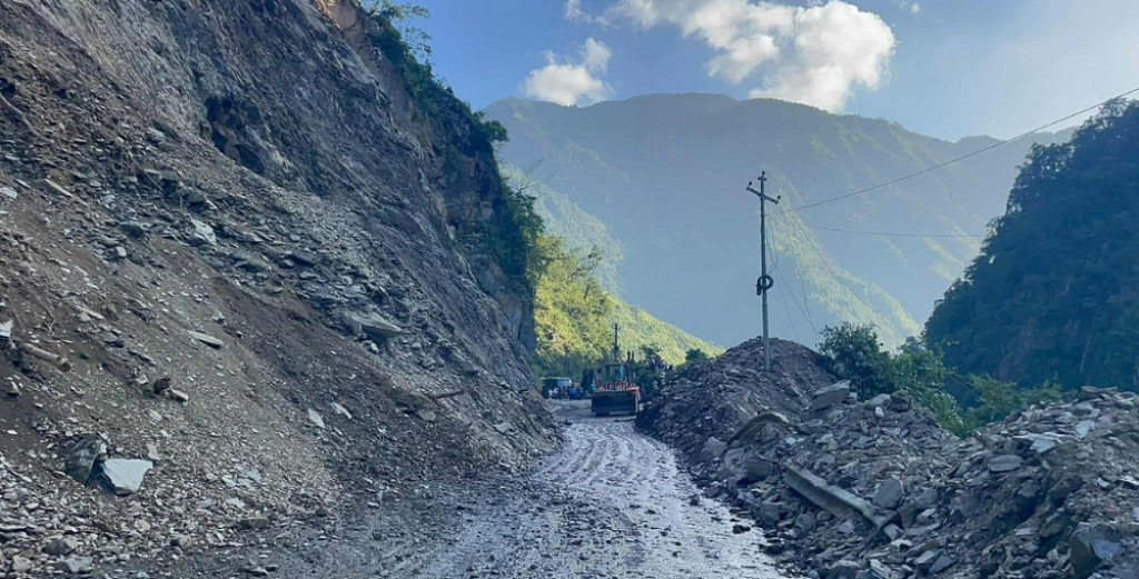 मुग्लिन–नारायणगढ सडक खुल्यो, यी १० राजमार्ग अवरुद्ध