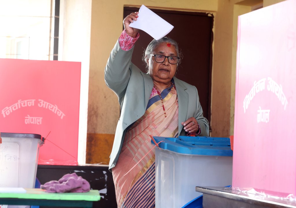 तस्बिरमा ‘हेभिवेट’हरुको मतदान