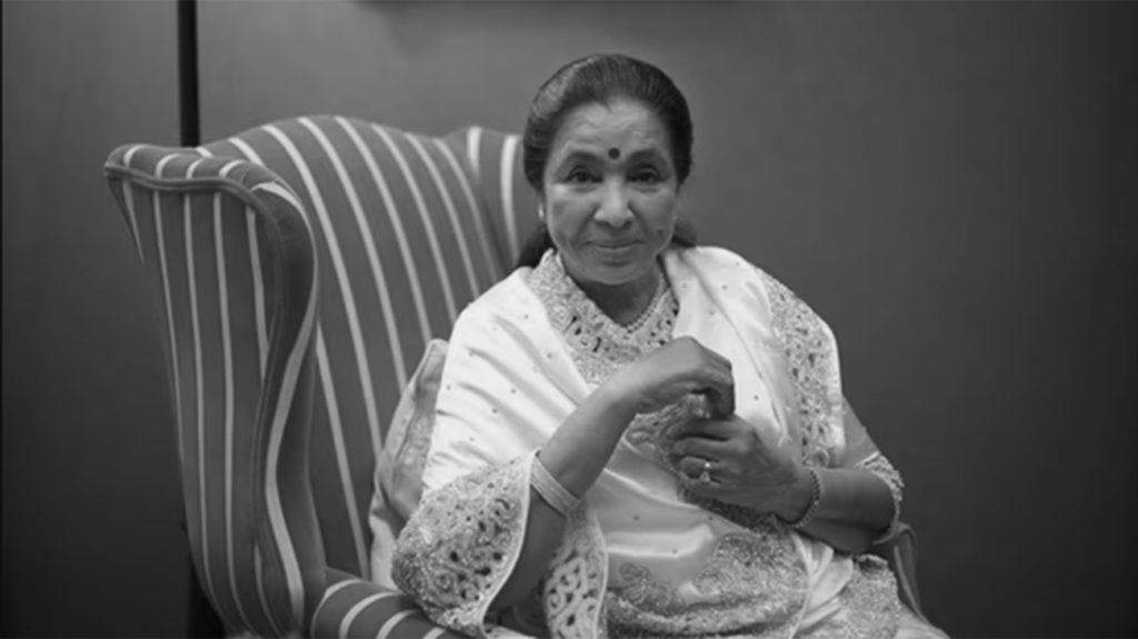 भारतीय चर्चित गायिका आशा भोसलेको निधन