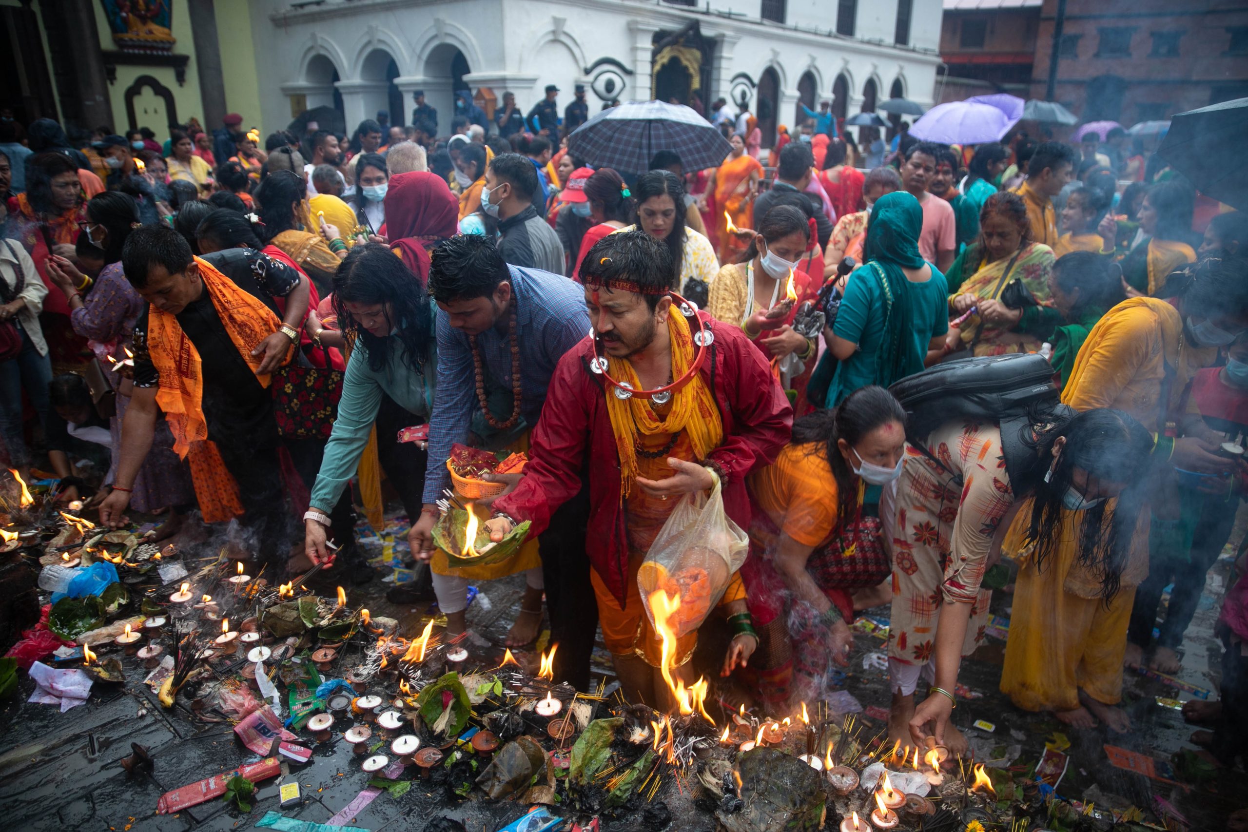 शिवालयहरुमा भक्तजनहरुको भीड