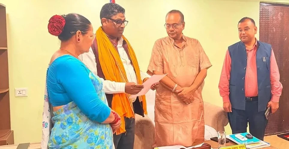 मधेस सरकारबाट एमाले बाहिरियो, चार मन्त्रीको राजीनामासँगै मुख्यमन्त्री यादव संकटमा